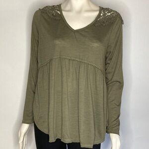 hint of mint embroidered shirt Sz Large